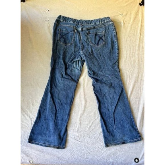 Lane Bryant Distinctly Boot Jeans Womens 20 Blue Denim Zip Pocketed 40X29. - Picture 5 of 10